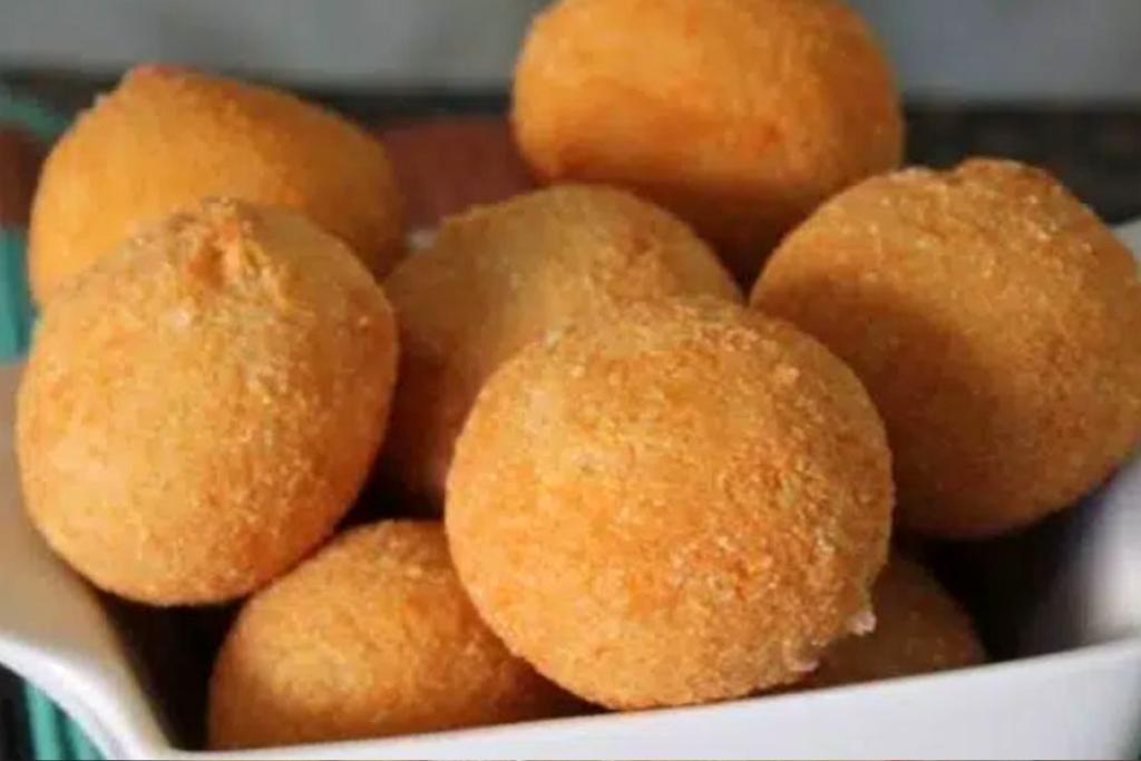 Bolinha de queijo, um salgado fácil e delicioso 