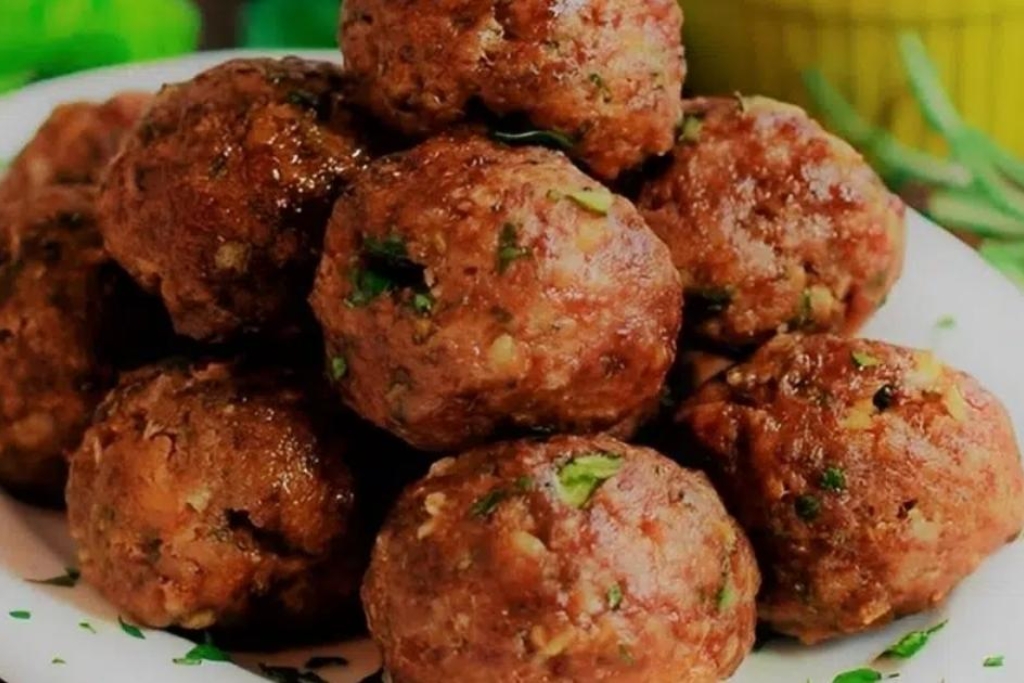 Bolinho de carne moída, poderá servir ele como petisco ou como acompanhamento da sua refeição