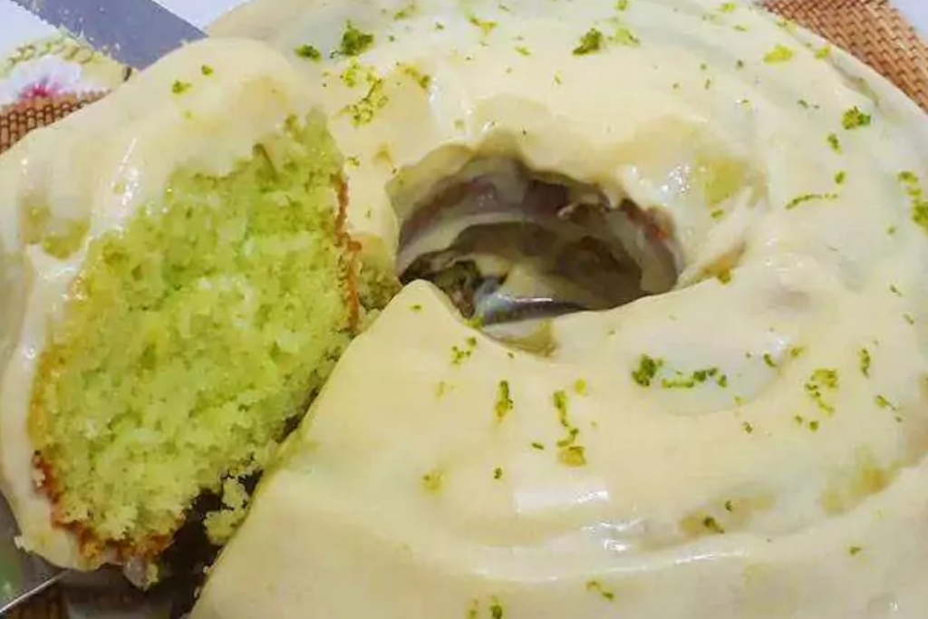 Bolo de limão com gelatina fofinho, fica pronto bem rapidinho