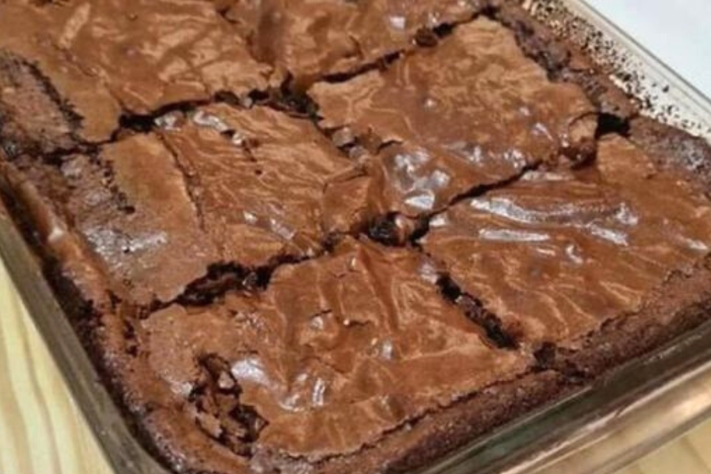 Brownie prático e saboroso, com a casquinha que todos amam