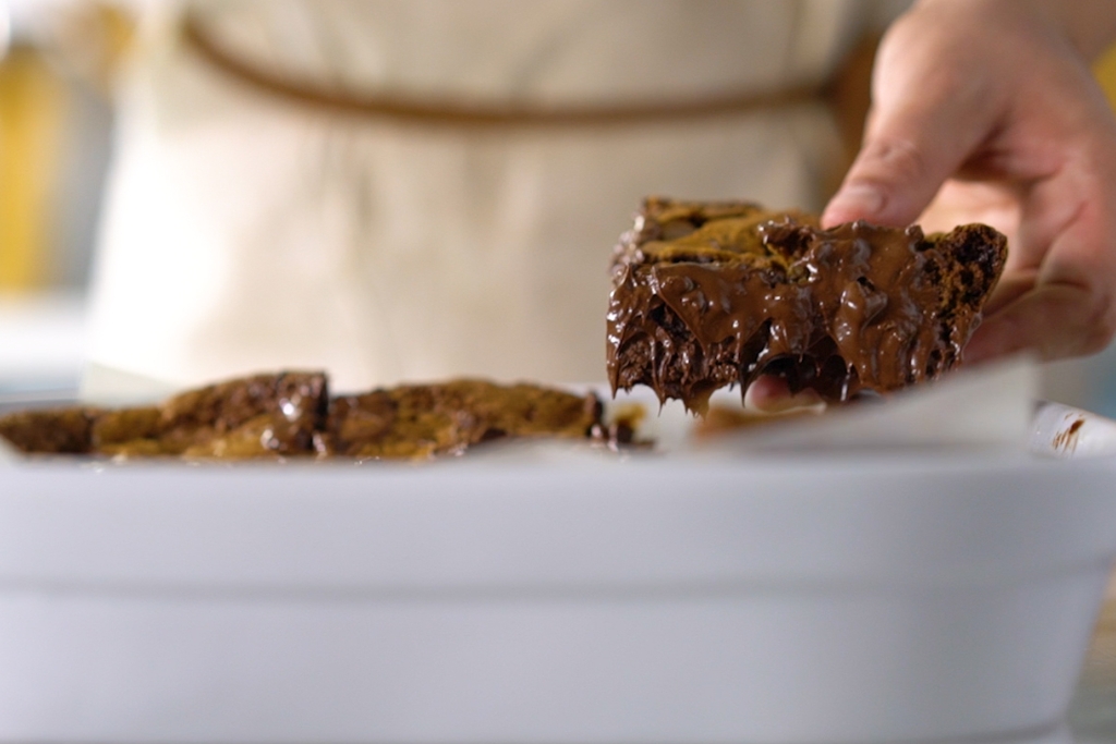 Brownie recheado de nutella, pra fazer qualquer um mais feliz