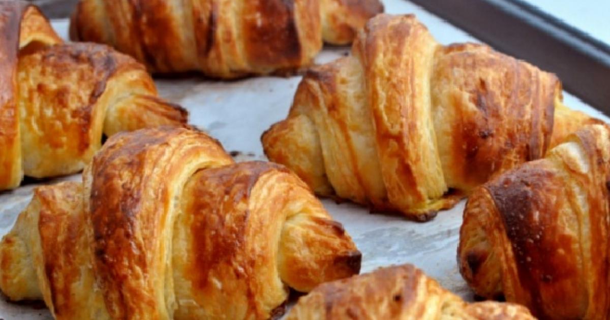 Croissant igualzinho da padaria e serve muitas pessoas