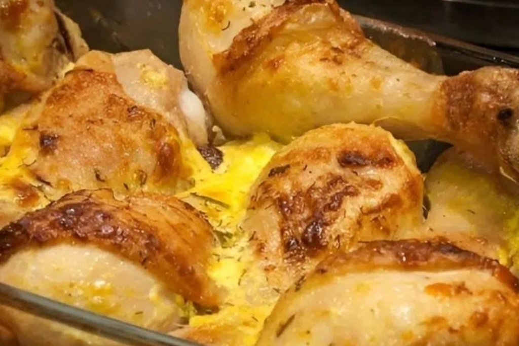 Frango com maionese assados no forno pra arrasar no almoço com a família