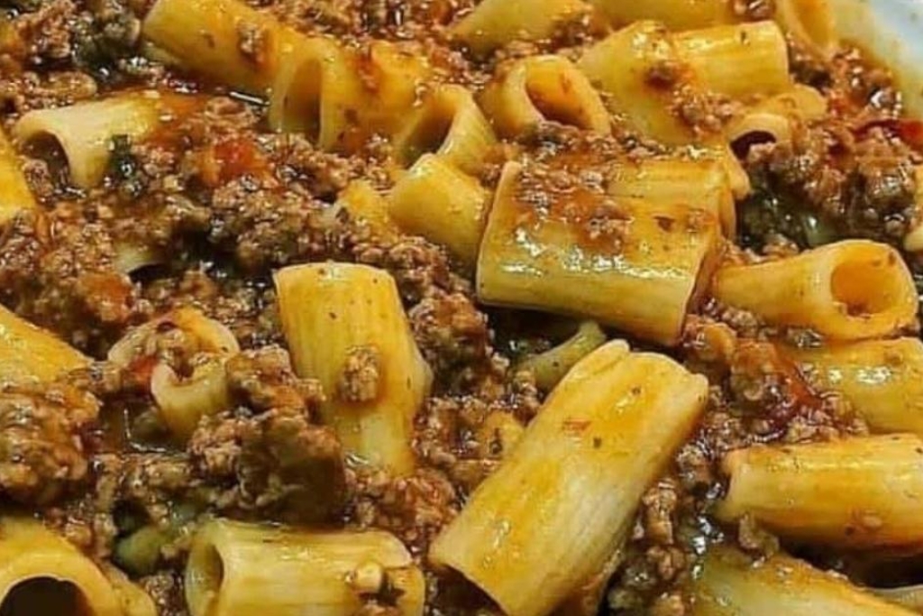 Macarrão com carne moída delicioso e prático