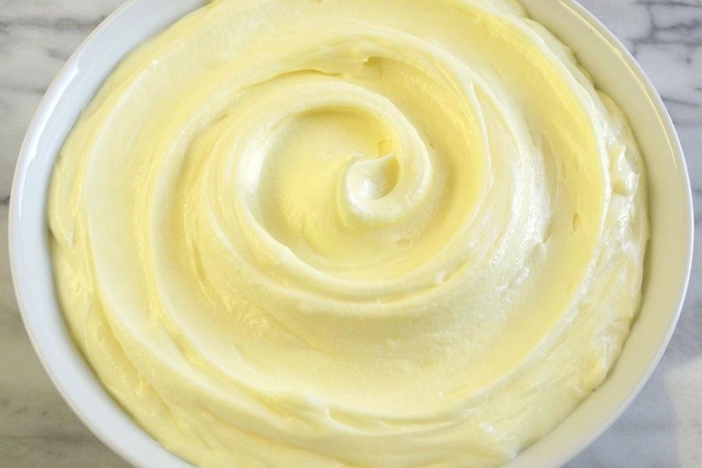 Mousse de maracujá para recheio, leve e refrescante faça para todos os bolos