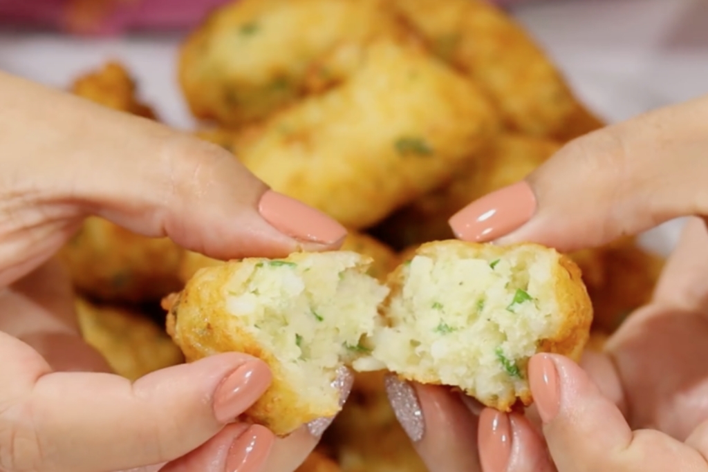 Receita de bolinho de arroz simples e deliciosa