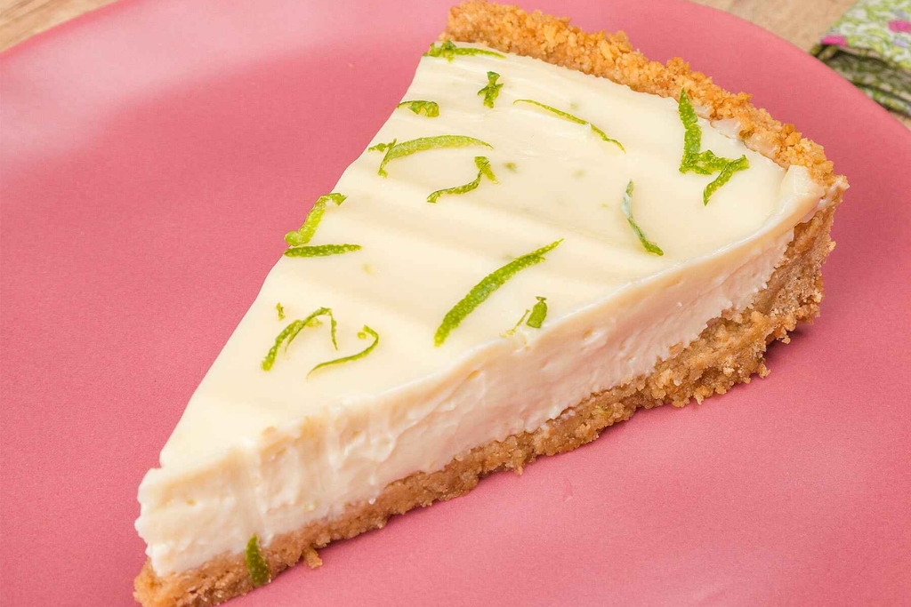 Torta de limão sem gelatina e com massa de biscoito, uma delícia para a sobremesa