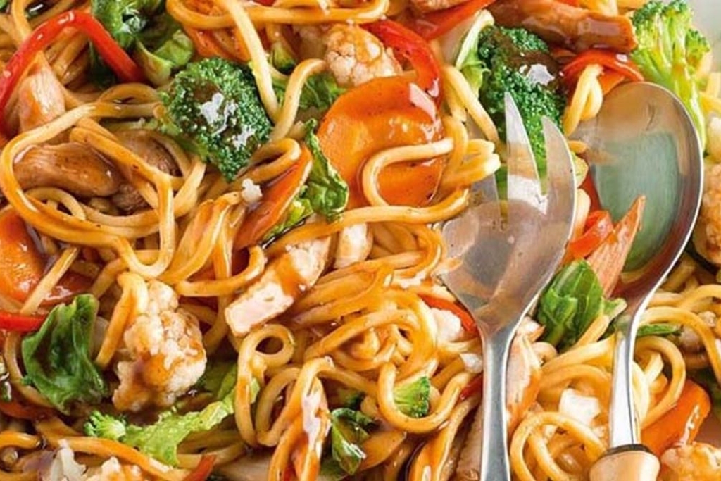 Yakisoba original, simples e descomplicada de preparar o melhor macarrão oriental 